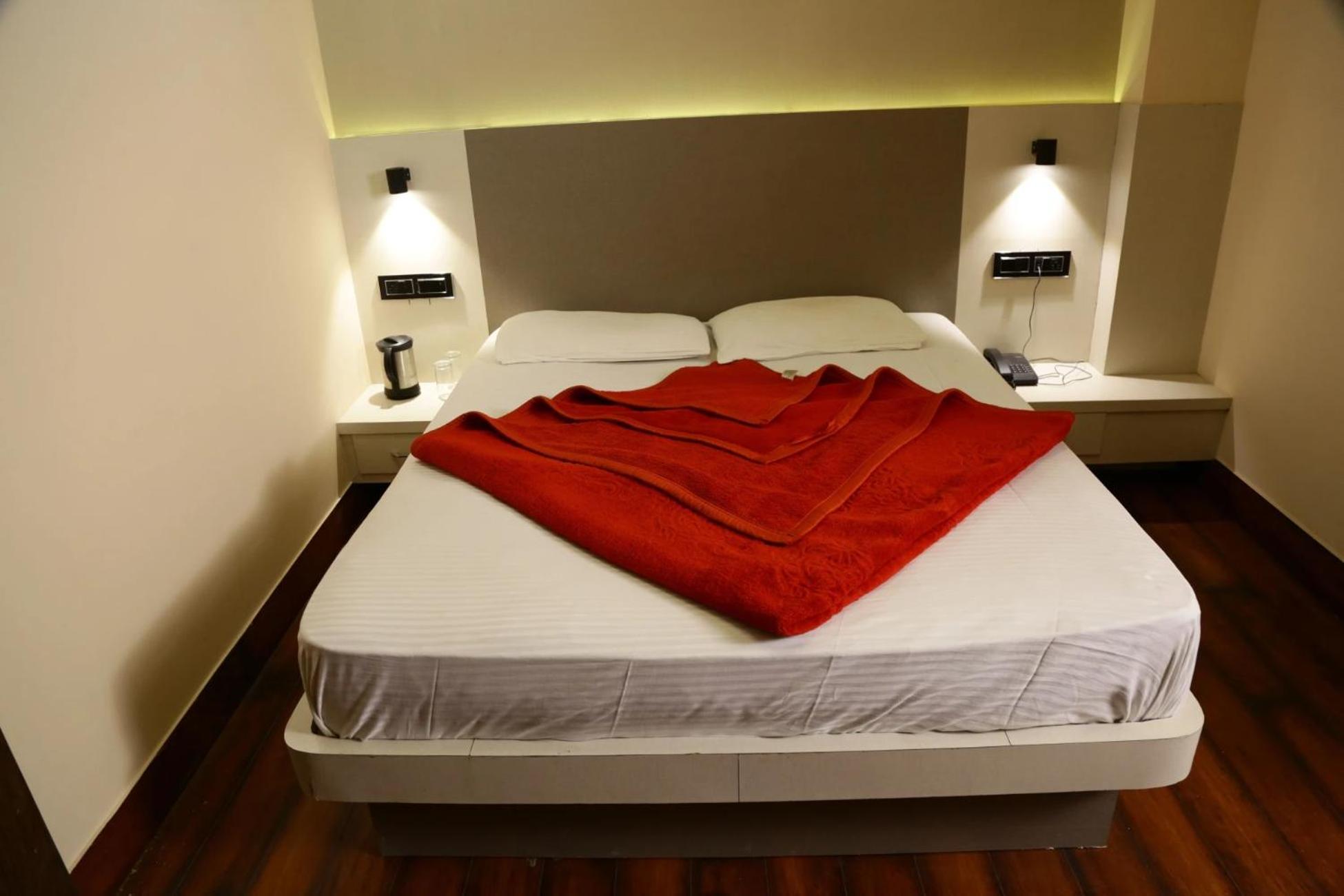Aangan Regency Hotel Shimla Buitenkant foto
