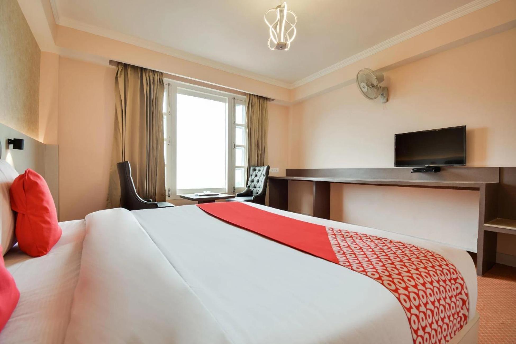 Aangan Regency Hotel Shimla Buitenkant foto