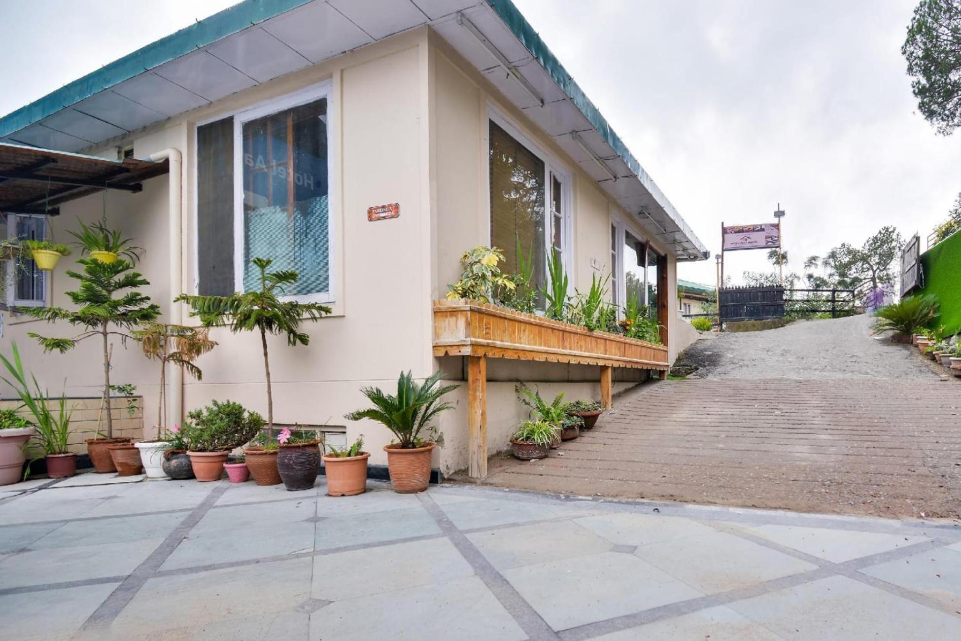 Aangan Regency Hotel Shimla Buitenkant foto