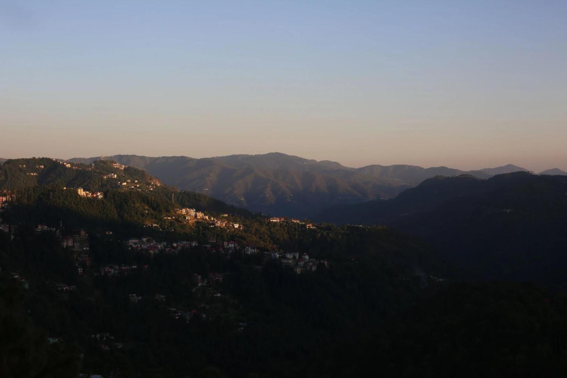 Aangan Regency Hotel Shimla Buitenkant foto