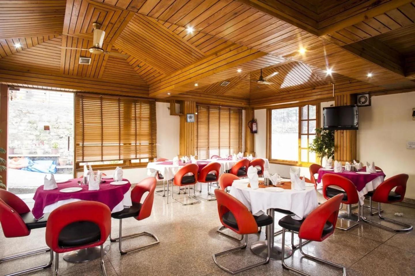 Aangan Regency Hotel Shimla Buitenkant foto