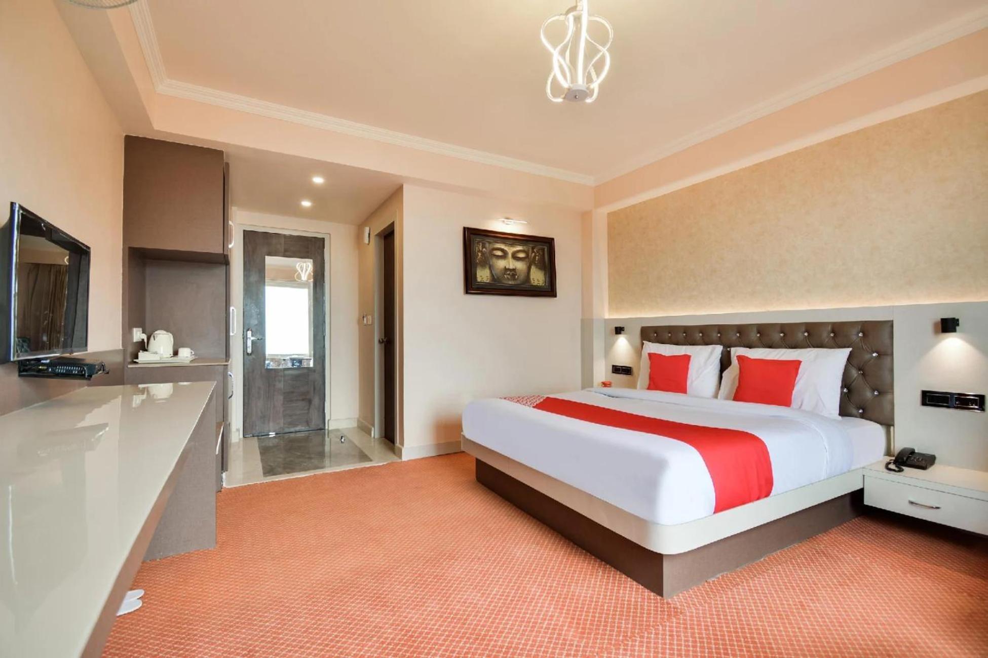 Aangan Regency Hotel Shimla Buitenkant foto