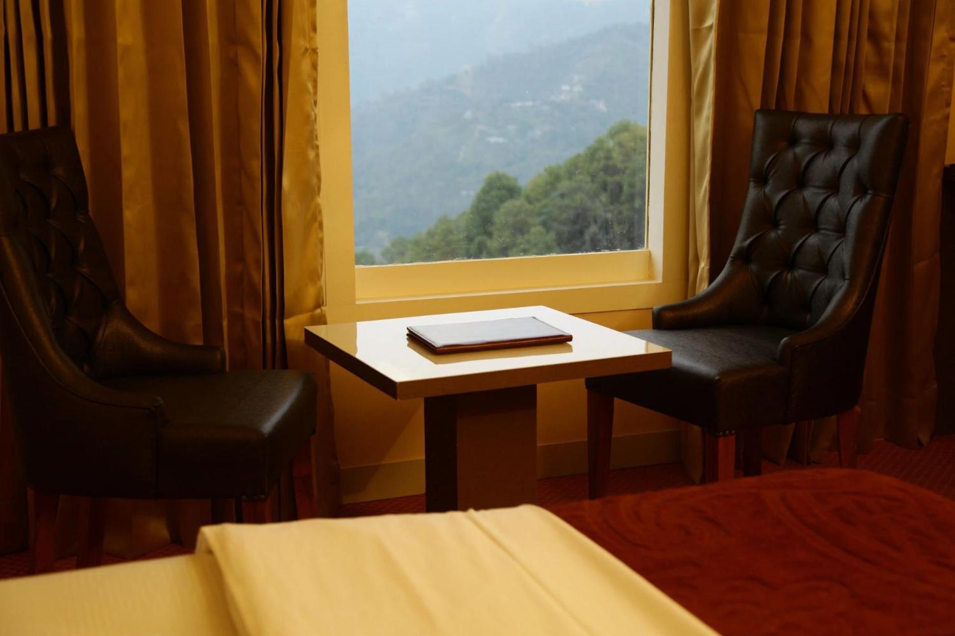 Aangan Regency Hotel Shimla Buitenkant foto