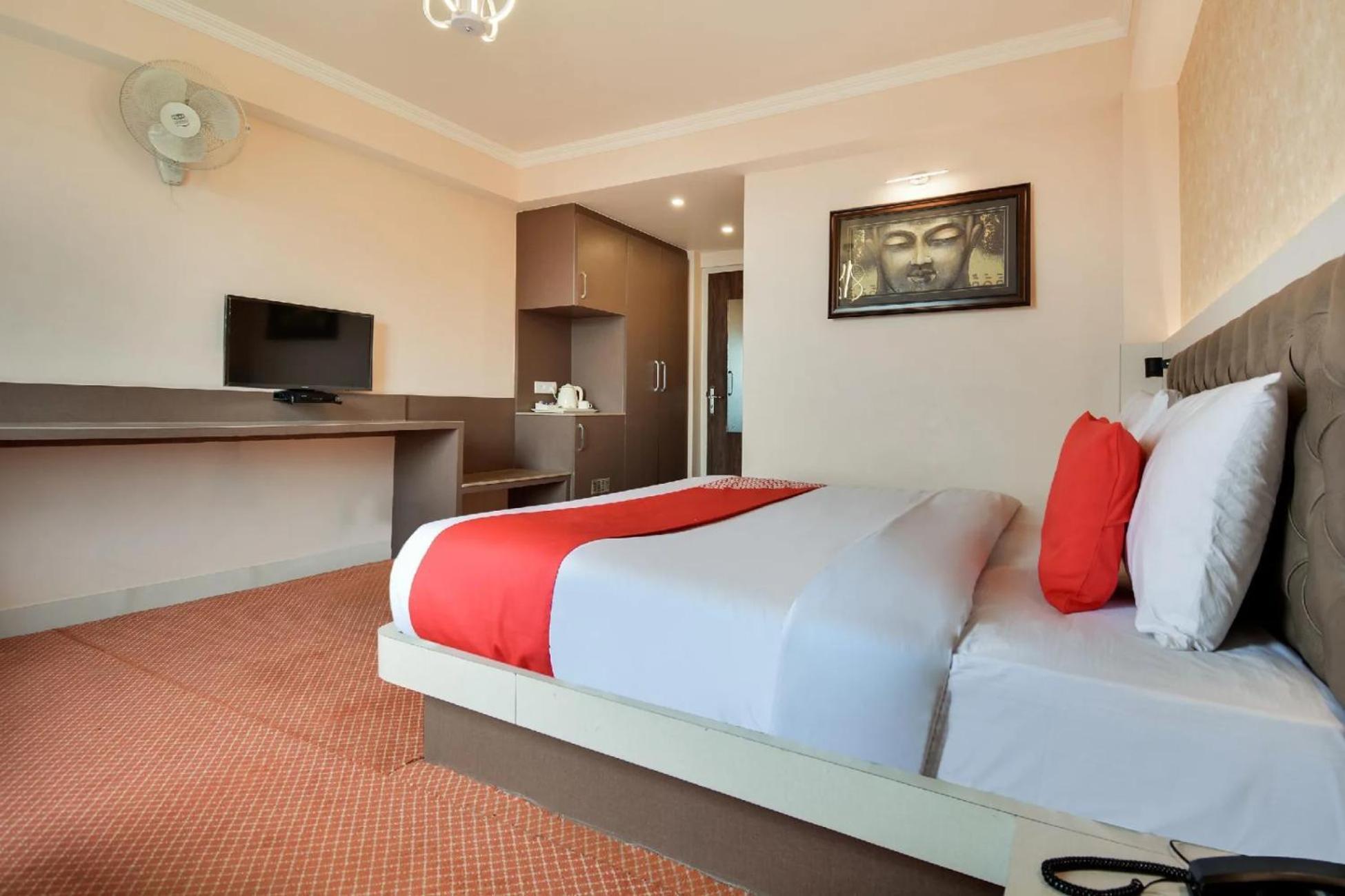 Aangan Regency Hotel Shimla Buitenkant foto