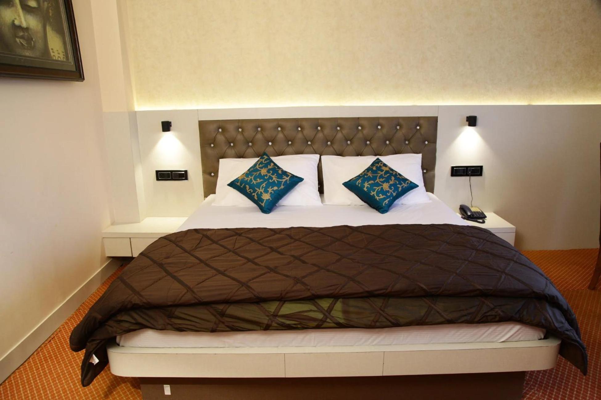 Aangan Regency Hotel Shimla Buitenkant foto