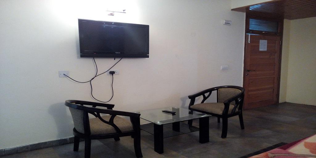 Aangan Regency Hotel Shimla Buitenkant foto