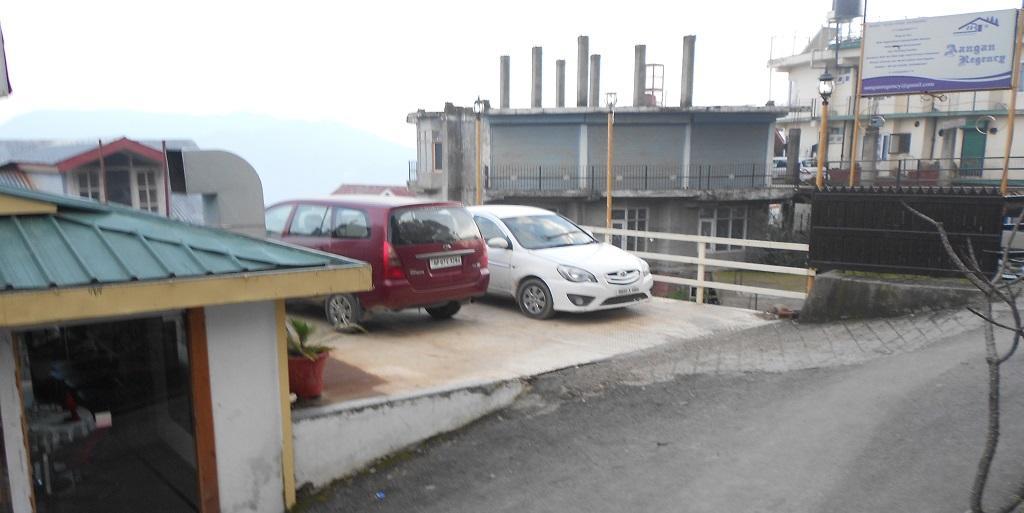 Aangan Regency Hotel Shimla Buitenkant foto