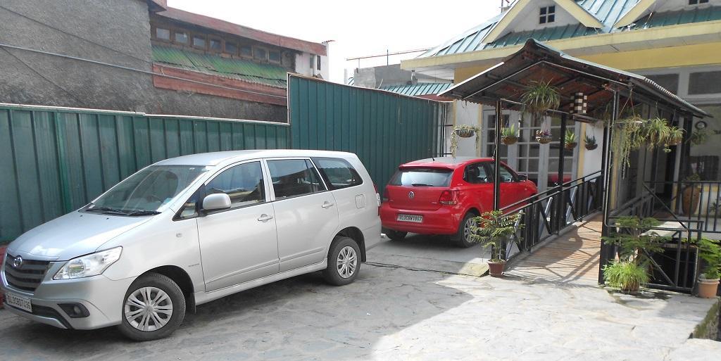 Aangan Regency Hotel Shimla Buitenkant foto