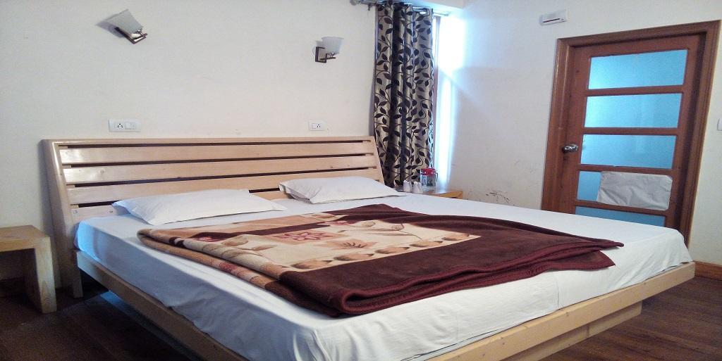 Aangan Regency Hotel Shimla Buitenkant foto