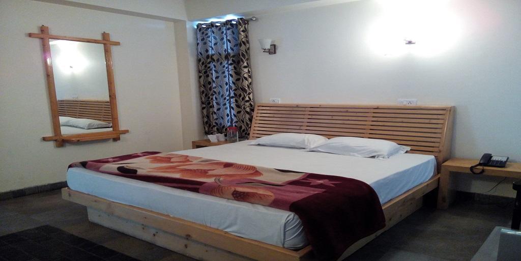 Aangan Regency Hotel Shimla Buitenkant foto
