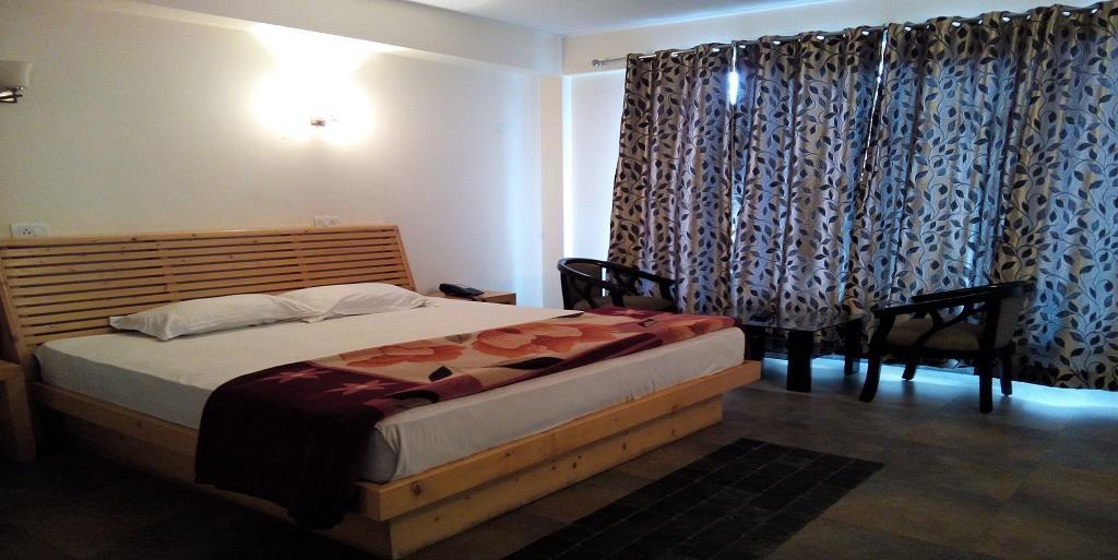 Aangan Regency Hotel Shimla Buitenkant foto